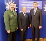 Von links: Herr Polizeipräsident Robert Heimberger, Herrn Kriminaloberrat a. D. Horst Hänsch, Herrn Kriminaloberrat Hans-Peter Butz