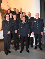 Landrat Bernhard Kern (l.) mit den Mitgliedern der neuen Kreisbrandinspektion:

v. l. n. r. 1. Reihe: Andreas Schubert KBM, Michael Brandl KBR, Johannes Baumgartner KBM

v. l. n. r. 2. Reihe: Sebastian Walch KBM, Harald Pirker KBM, Thomas Pfnür KBM

v. l. n. r. 3. Reihe: Anton Brandner KBI, Stefan Ufertinger KBI, Markus Wallner KBM

v. l. n. r. 4. Reihe: Stefan Landauer KBM, Rainer Holzner KBI, Christian Burr KBM